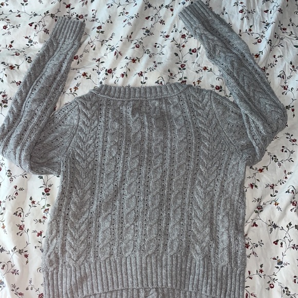 Gray knit sweater from American Eagle - Picture 3 of 4